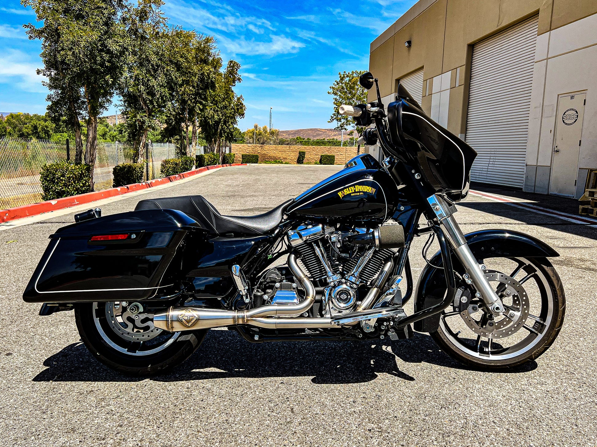 Stainless steel Lansplitter Exhaust on a Harley Davidson M8 Bagger Motorcycle